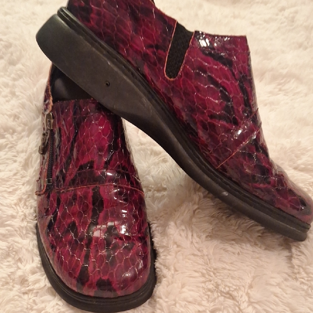 SALE Helle Romus Red Snake Print Women's Loafers Size 39 Made in Spain
